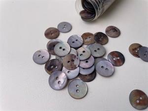 Perlemorsknap - stål grå, 12 mm, med mat overflade