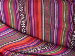 Fastvævet - inka striber i røde toner