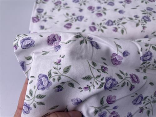 Vævet bomuldspoplin - yndige blomster i gammeldags udtryk