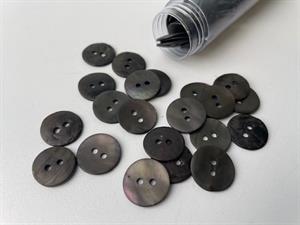 Perlemorsknap - mørk brun, 15 mm, med mat overflade