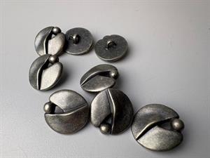 Metalknap -  antik sølv med smukt enkelt udtryk, 18 mm