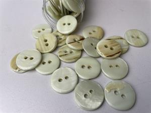 Poleret perlemorsknap - lys antik og blank, 18 mm