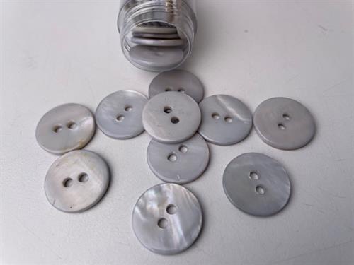 Poleret perlemorsknap - kold perlemor og blank, 18 mm