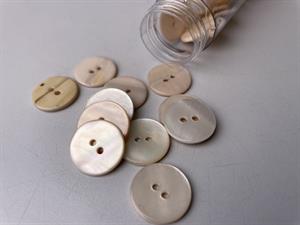 Poleret perlemorsknap - pudder og blank, 18 mm