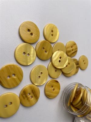 Poleret perlemorsknap - banan farvet og blank, 20 mm