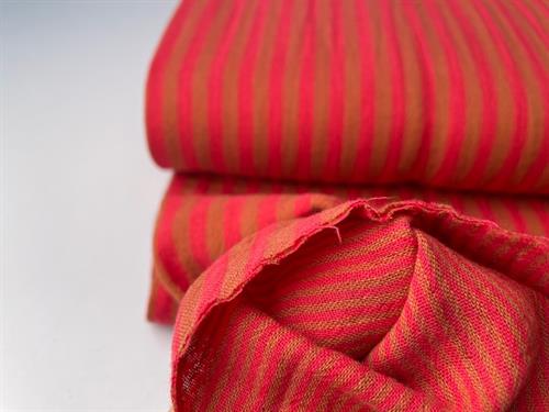 Dobbelt gauze - garnfarvede striber i intens fuchsia og terracotta 