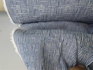 Let bomuld - crinkle vævet med smalle striber i blå / offwhite