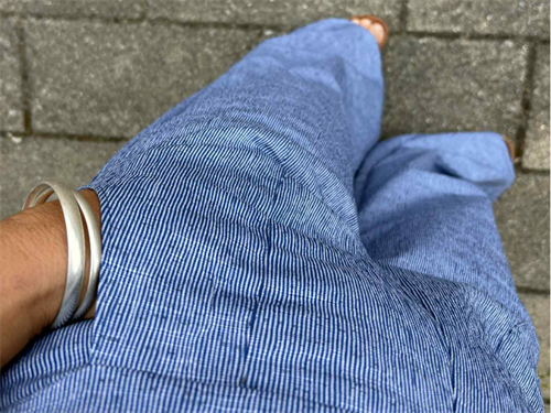 Let bomuld - crinkle vævet med smalle blå striber