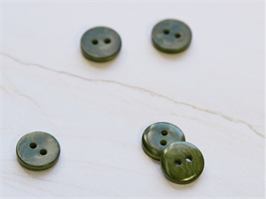 Corozo button fra mind the maker - green olive, 11 mm