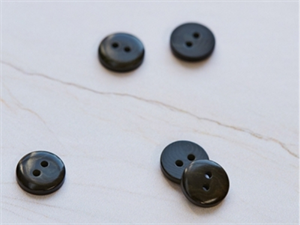 Corozo button fra mind the maker - calm grey, 11 mm