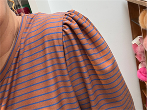 Børstet bomuldsjersey - karamel og koboltblå