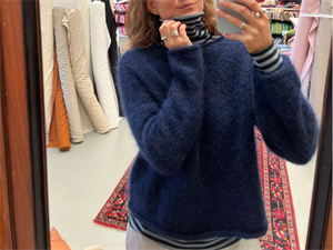 Kit til PetiteKnit Ivy Sweater - smørblød i fantastisk flot marineblå