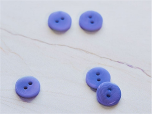 Corozo button fra mind the maker - violet blue, 11 mm
